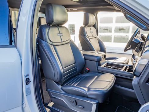 Used 2025 Ford F350 Platinum image 31