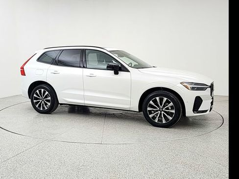 Used 2025 Volvo XC60 B5 Plus image 3