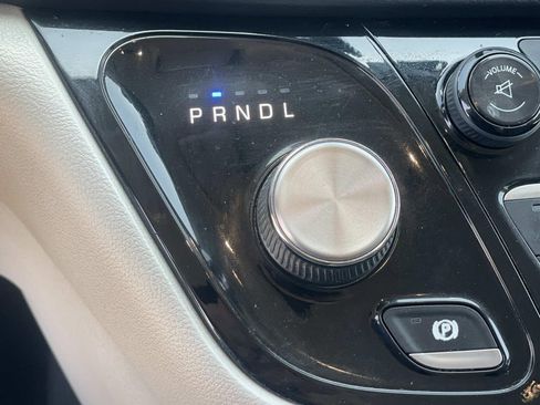 Used 2017 Chrysler Pacifica Touring-L Plus FWD image 21
