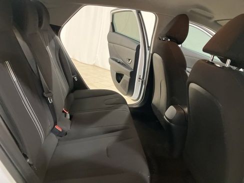 Used 2022 Hyundai Elantra Blue image 21