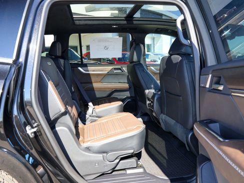 New 2026 GMC Acadia Denali Ultimate w/ LPO, Floor Liner Package image 36