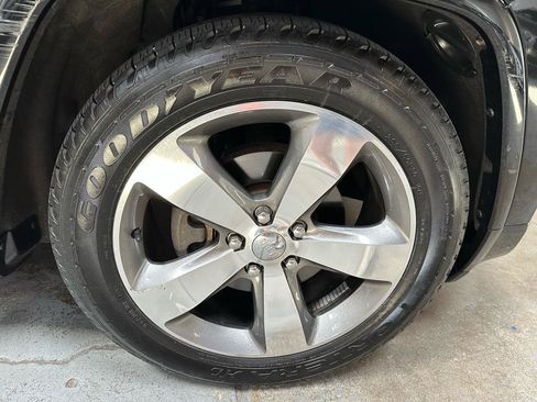 Used 2014 Jeep Grand Cherokee Overland AWD/4WD image 23