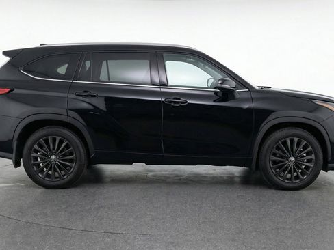 Used 2025 Toyota Highlander XSE image 11