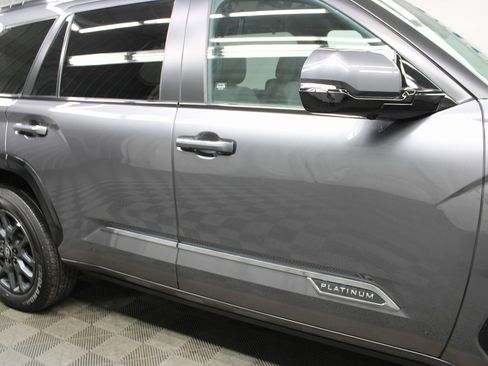 Used 2025 Toyota Sequoia Platinum image 32