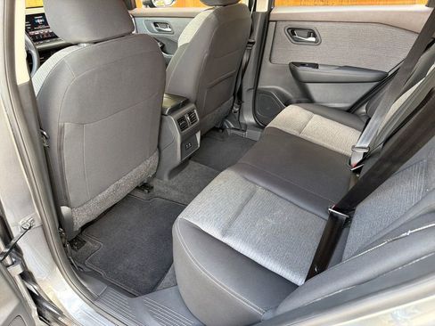 Used 2023 Nissan Rogue SV image 31