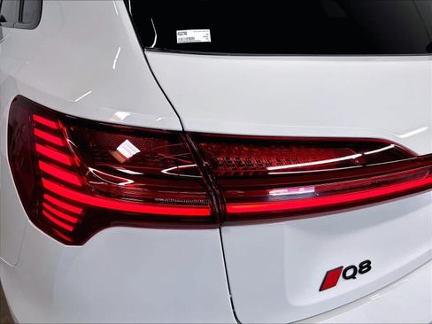 Certified 2024 Audi Q8 e-tron Premium Plus AWD/4WD image 30