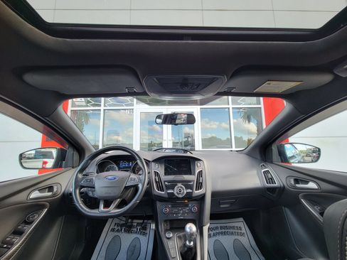 Used 2016 Ford Focus ST w/ Equipment Group 402A FWD image 9