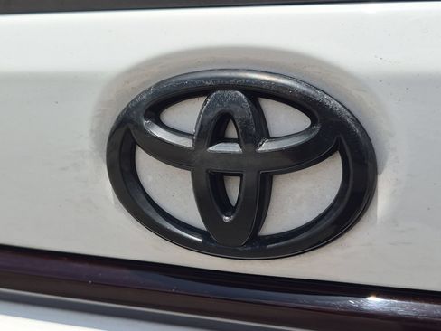Used 2022 Toyota Corolla XSE FWD image 29