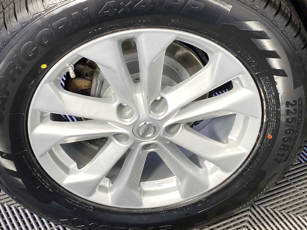 Used 2016 Nissan Rogue SV w/ SV Premium Package AWD/4WD image 27