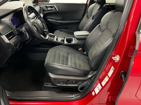 Used 2023 Mitsubishi Outlander SE image 17