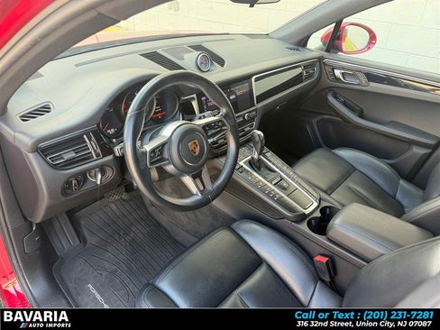 Used 2020 Porsche Macan AWD/4WD image 22