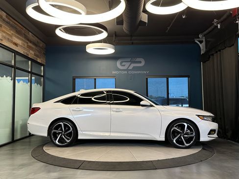 Used 2018 Honda Accord Sport image 2