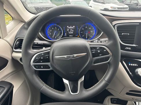 Used 2023 Chrysler Voyager LX FWD image 18
