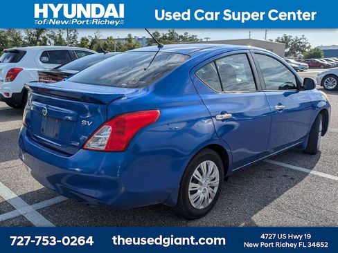 Used 2013 Nissan Versa SV FWD image 2