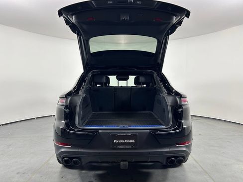 Certified 2024 Porsche Cayenne Coupe AWD/4WD image 29