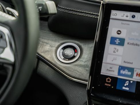 New 2025 Jeep Grand Cherokee Overland w/ Adv Protech Group III image 27