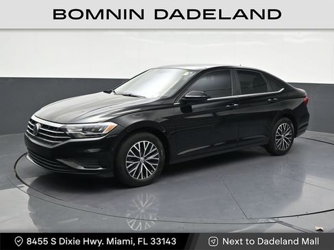 Used 2020 Volkswagen Jetta SE FWD image 1