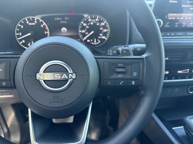 Used 2023 Nissan Rogue SV FWD image 17