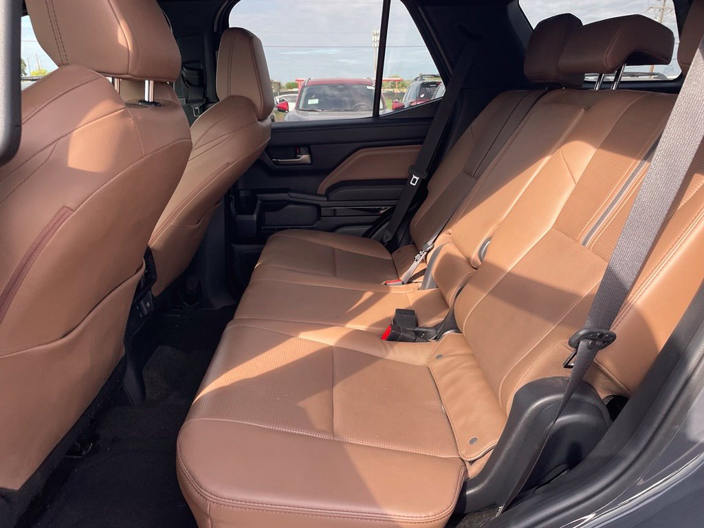 Used 2025 Toyota 4Runner Limited AWD/4WD image 16