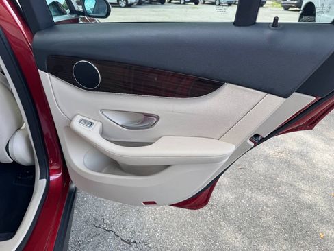 Used 2019 Mercedes-Benz GLC 300 4MATIC image 45