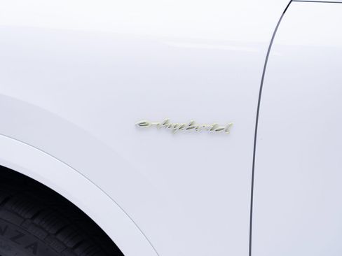 New 2025 Porsche Cayenne E-Hybrid image 13