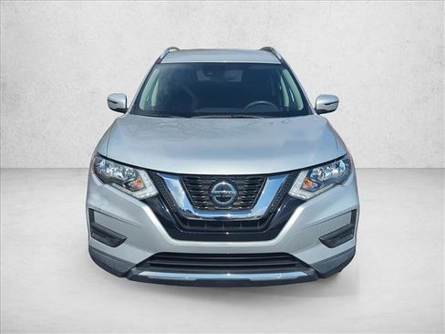 Used 2020 Nissan Rogue SV image 2
