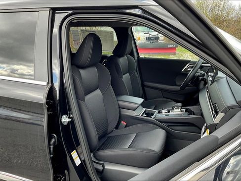 New 2025 Mitsubishi Outlander ES image 8