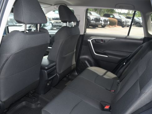 Used 2021 Toyota RAV4 LE AWD/4WD image 14