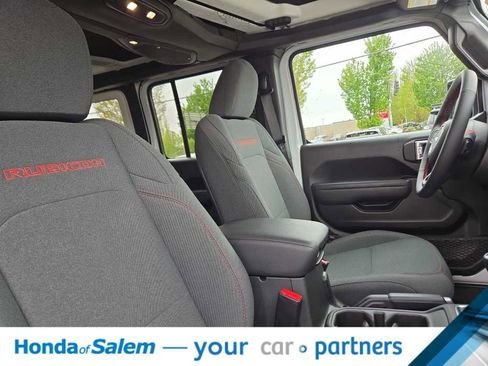 Used 2024 Jeep Wrangler Unlimited Rubicon w/ Technology Group AWD/4WD image 14