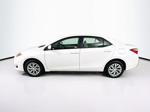 Used 2018 Toyota Corolla LE image 4