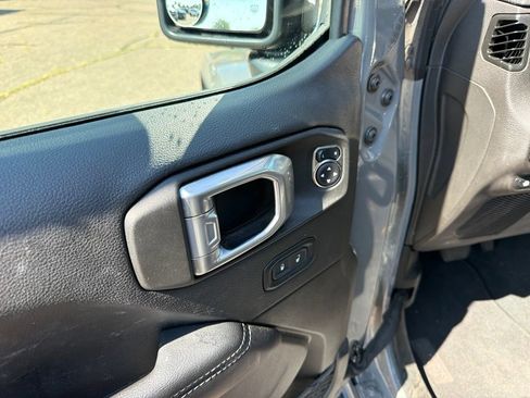 Used 2022 Jeep Wrangler Unlimited Sahara w/ Cold Weather Group AWD/4WD image 13
