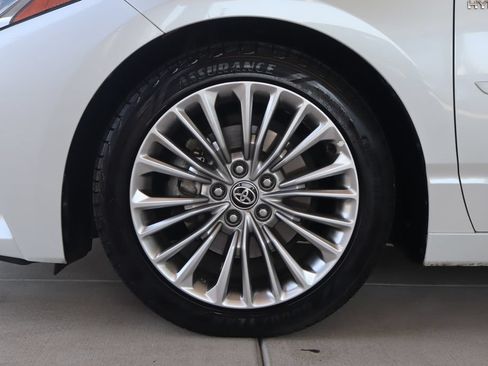 Used 2021 Toyota Avalon Limited w/ Advanced Safety Package FWD image 5