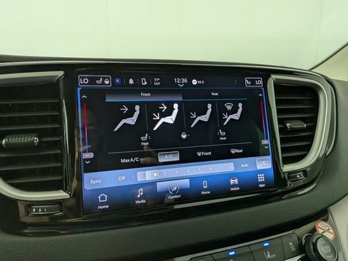 Used 2024 Chrysler Pacifica Touring-L FWD image 24