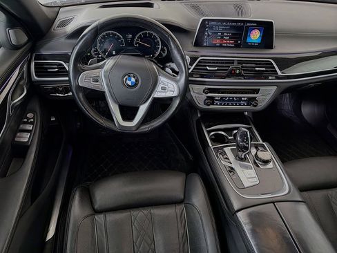 Used 2017 BMW 750i xDrive image 26