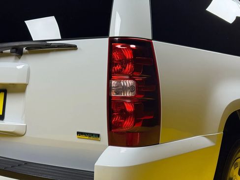 Used 2012 Chevrolet Suburban LT image 8