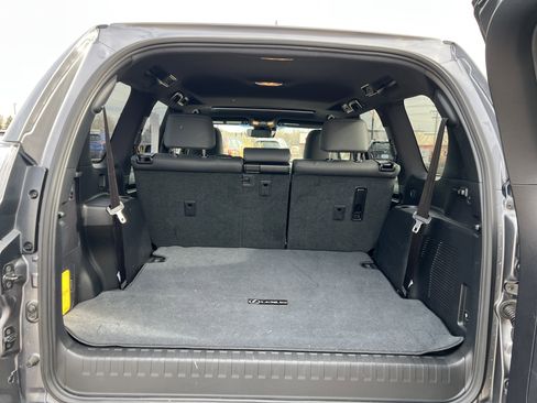 Used 2020 Lexus GX 460 Premium w/ Premium Package image 21