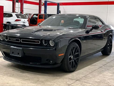 Used 2015 Dodge Challenger R/T w/ Quick Order Package 22B R/T RWD image 32