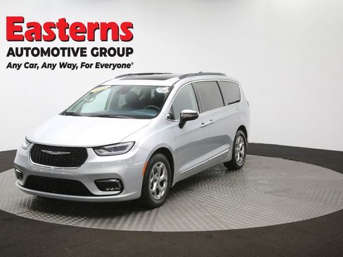 Used 2023 Chrysler Pacifica Limited image 87