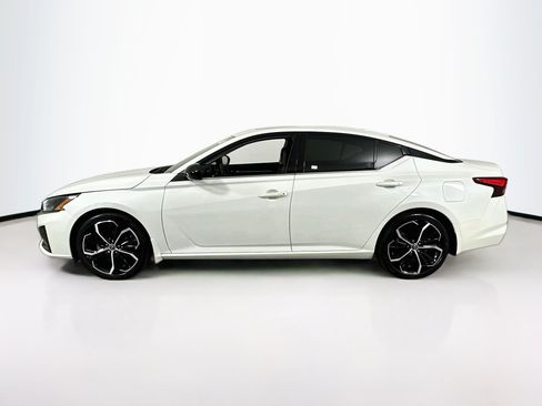 Used 2024 Nissan Altima 2.5 SR w/ SR Premium Package FWD image 8