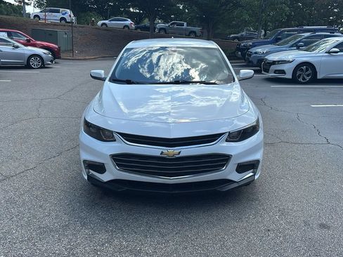 Used 2018 Chevrolet Malibu LT FWD image 2