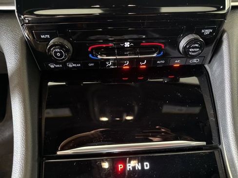 New 2025 Jeep Grand Cherokee L Laredo image 24