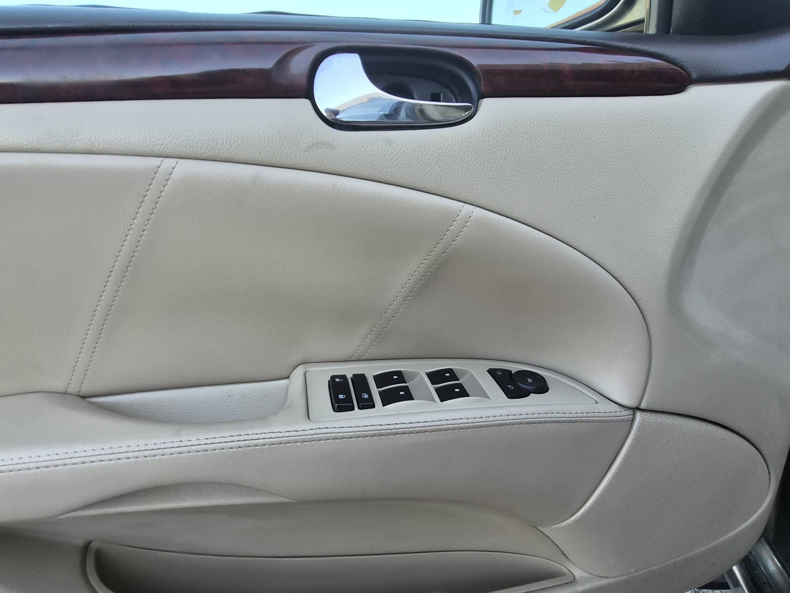Used 2010 Buick Lucerne CX w/ CX Premium Appearance Package FWD image 14