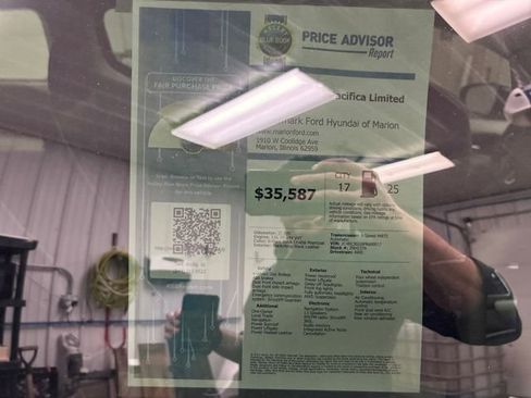 Used 2023 Chrysler Pacifica Limited image 30