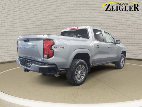 Used 2023 Chevrolet Colorado LT w/ LT Convenience Package II AWD/4WD image 5