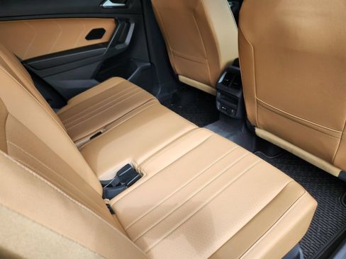 Used 2022 Volkswagen Tiguan SE w/ Panoramic Sunroof Package AWD/4WD image 20