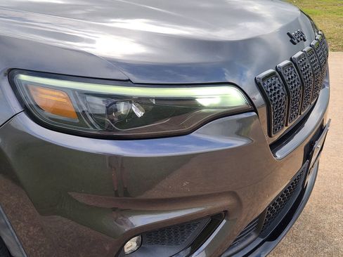 Used 2019 Jeep Cherokee Latitude Plus FWD image 12