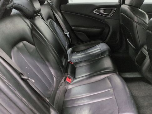 Certified 2017 Chrysler 200 Limited Platinum image 21