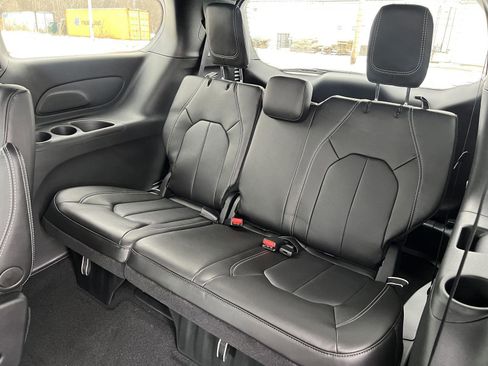 New 2026 Chrysler Pacifica Select w/ S Appearance Package image 30