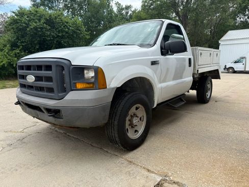 Used 2005 Ford F250 XL AWD/4WD image 4
