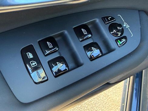 Used 2025 Volvo XC90 B6 Plus image 15